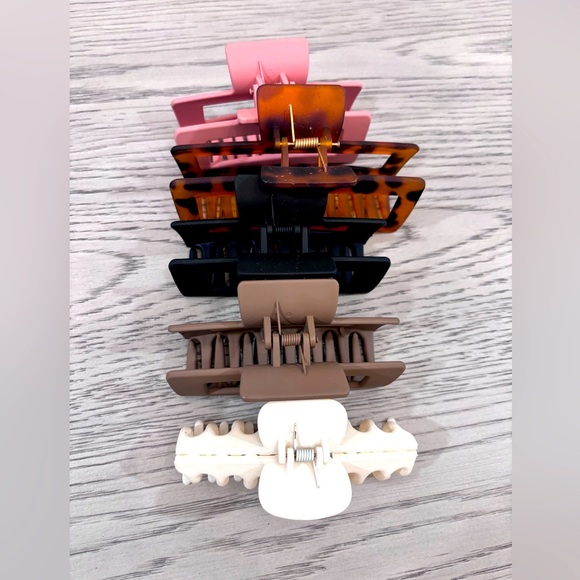 Large & Medium Sized Claw Clips In Various Colors - Picture 6 of 6